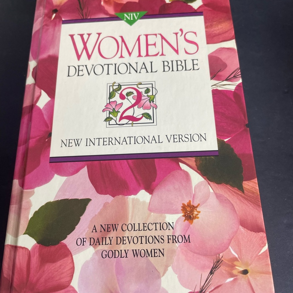 Women's Devotional Bible - Pink Floral